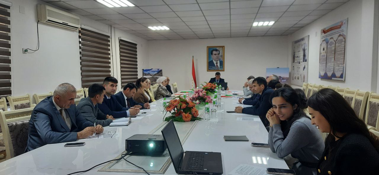 Национальный семинар в Таджикистане укрепляет потенциал по мониторингу ледников