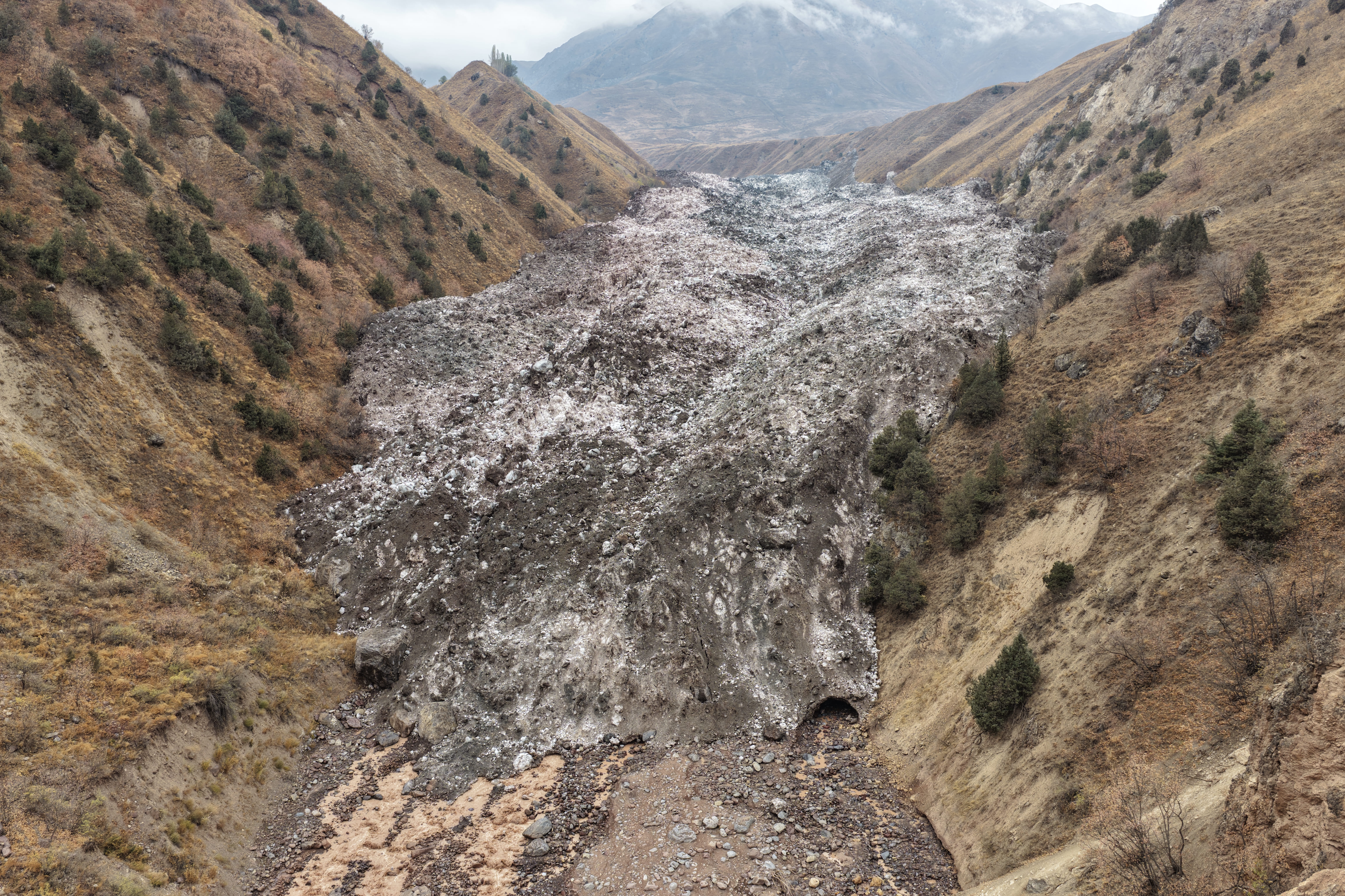 Крупное обрушение ледника Дехдал